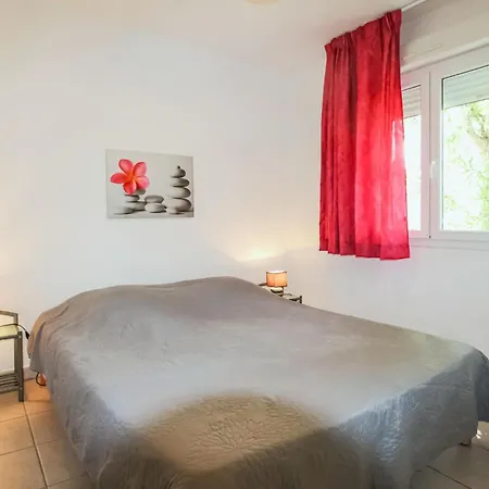 Pet Friendly In With Kitchen Holiday home